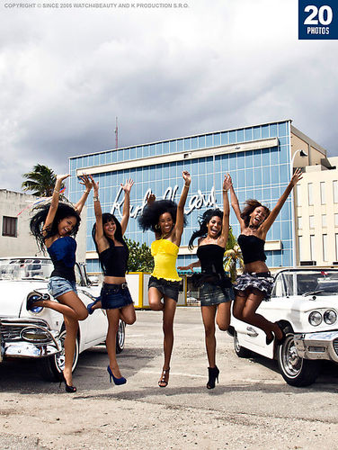 W4B – 2011-12-31 – Magazine – Cuban Girls, American Cars (20) 2000px
