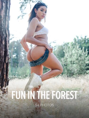 W4B – 2023-01-25 – Valery Ponce – Fun In The Forest (54) 5464×8192
